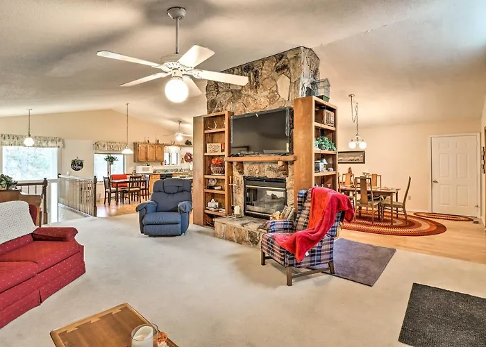 40-Acre Poplar Bluff Nature Lovers Paradise!