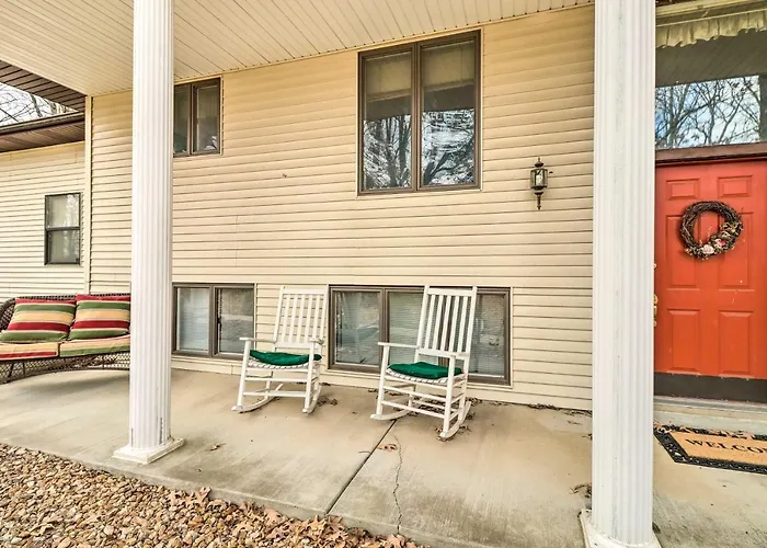 40-Acre Poplar Bluff Nature Lovers Paradise!