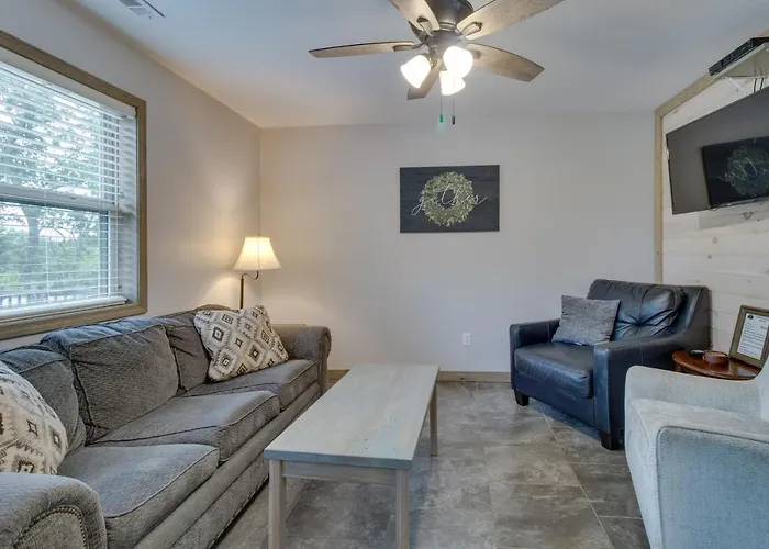 Van Buren Retreat W/ Shared Fire Pit & Grills!