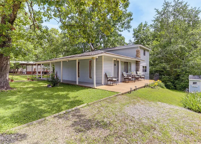 'The Lakehouse' Lovely Wappapello Country Home!